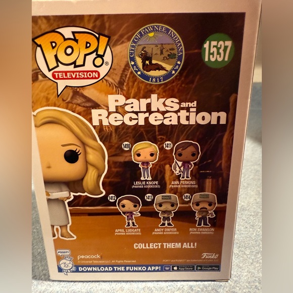 Funko Pop! Television Parks and Recreation Figure Leslie Knope With Waffles - Picture 3 of 4
